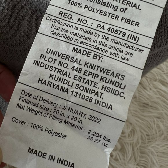 White Daisy on Gray 20" x 20" Floral Pillow Cover Made in India NEW - Picture 4 of 8